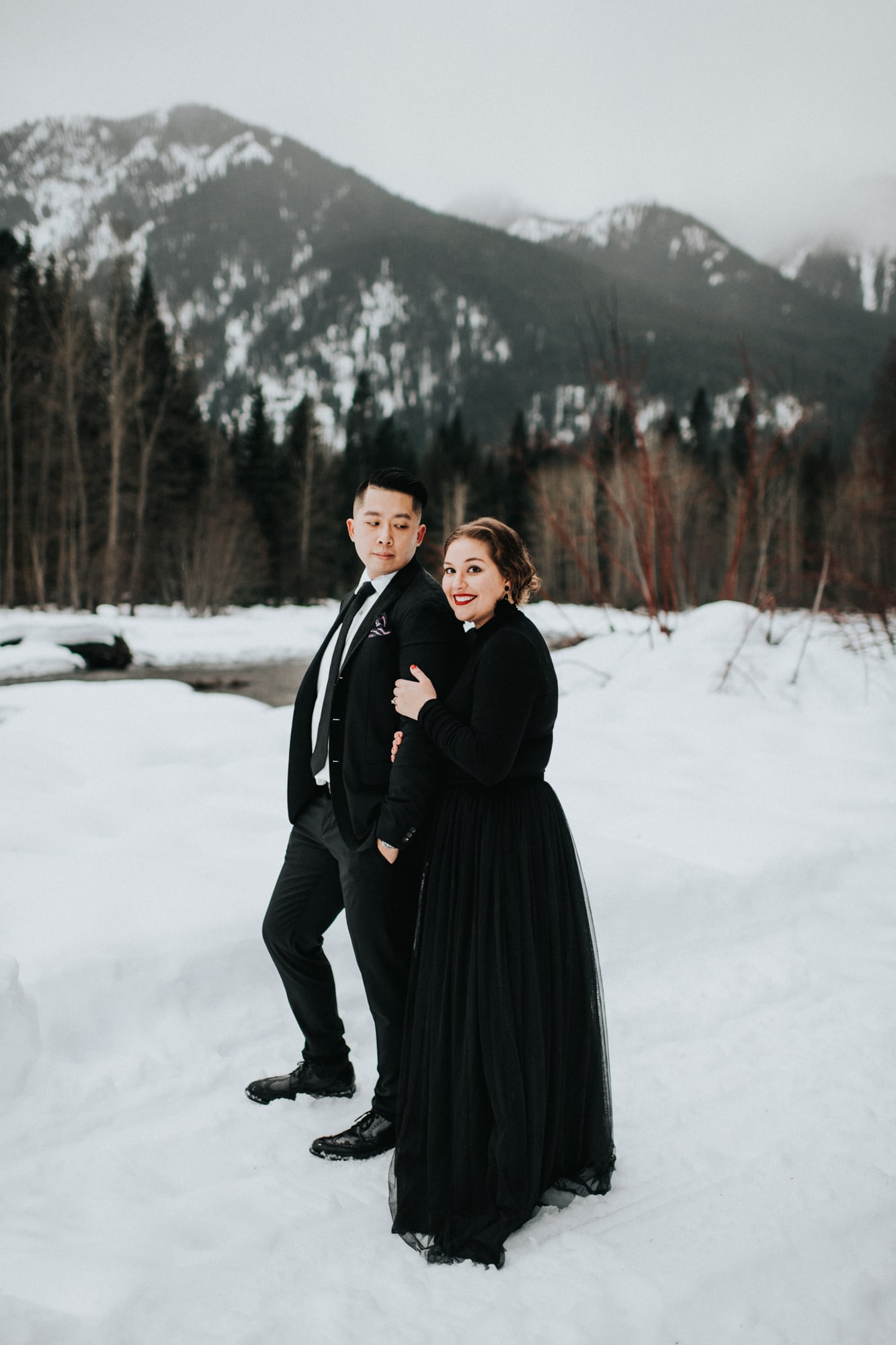 couple in front of river and mountains in leavenworth